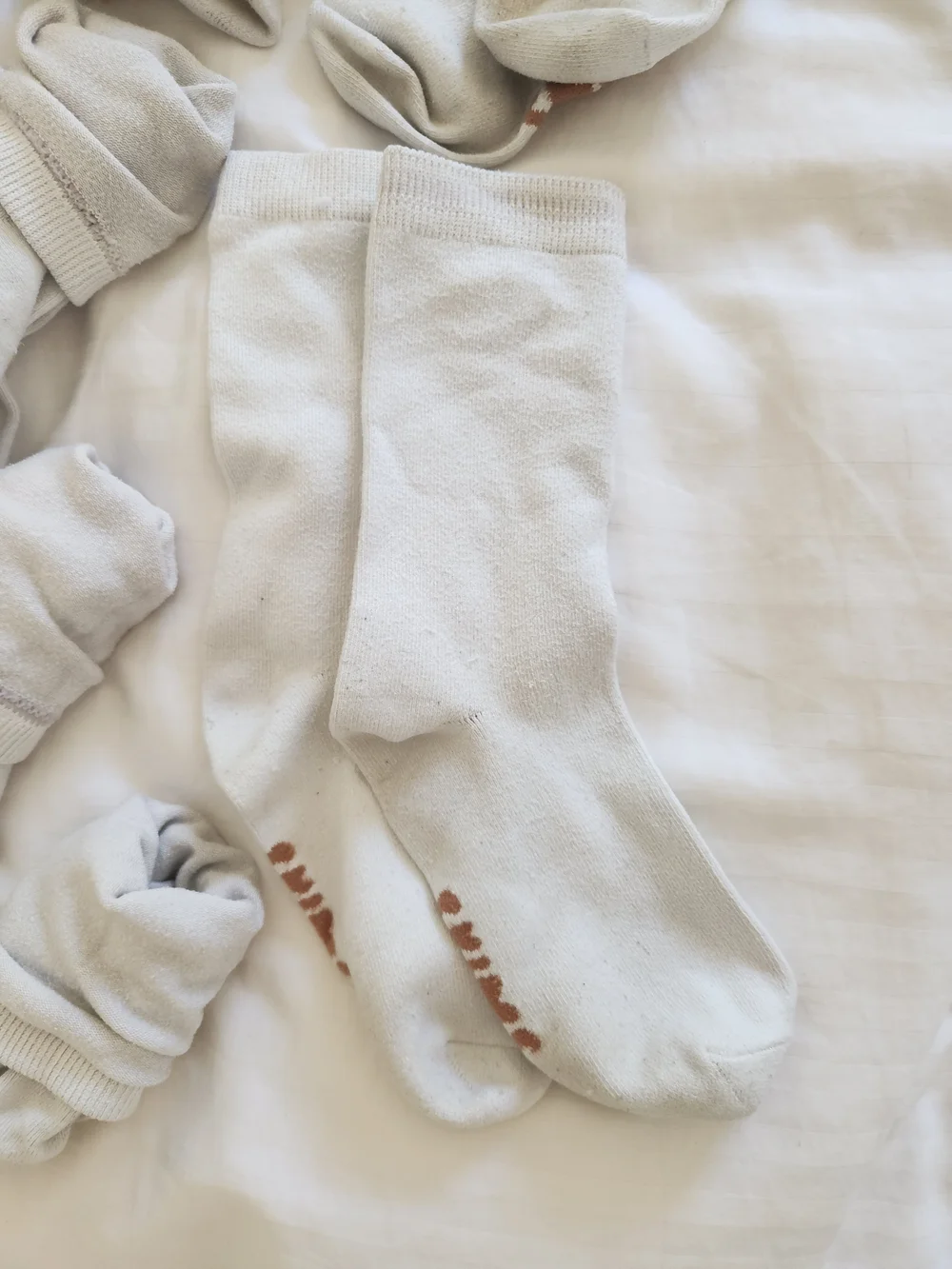 SKIMS Set Of 7 -- White Crew Socks Everyday Mid Calf